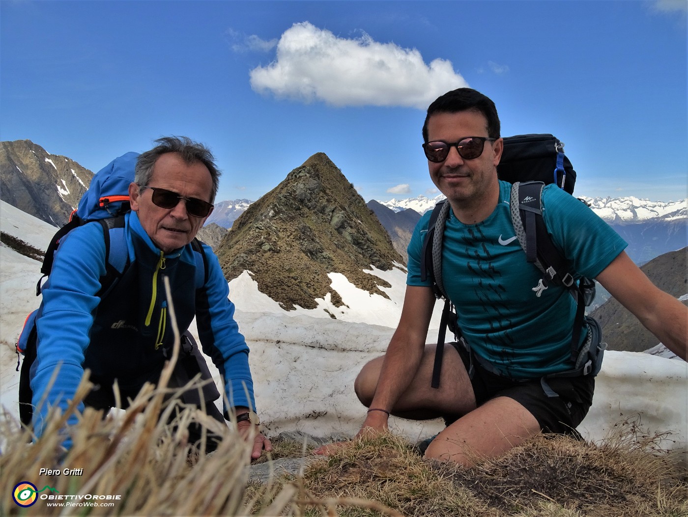 04 Alla Bocchetta di Budria (2216 m) col Pizzo del vento (2235 m) autoscatto acrtobatico.JPG